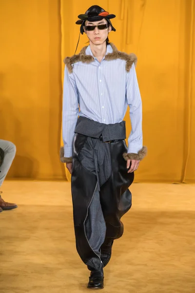 Look 3
